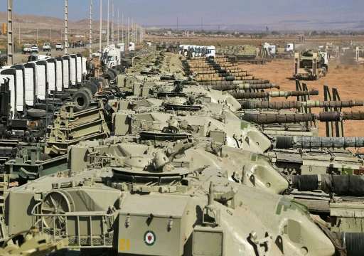 إيران تبدأ مناورات عسكرية قرب الحدود مع أذربيجان