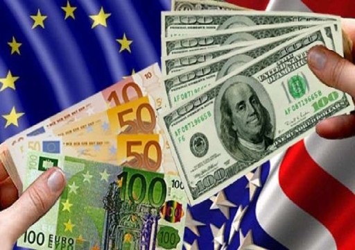 اليورو ينخفض للحظات إلى تحت عتبة الدولار المعزز بفضل تصميم البنك المركزي الأميركي