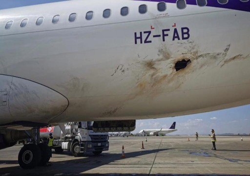 السعودية تعلن عن احتراق طائرة مدنية في مطار أبها جراء "هجوم إرهابي" للحوثيين