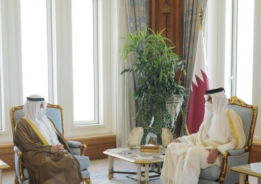 أمير قطر يبحث مع وزير خارجية الكويت قضايا ثنائية وإقليمية