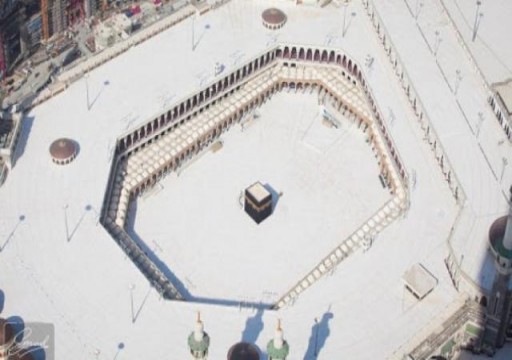 للمرة الأولى.. المسجد الحرام بلا مصلين بعد تعليق العمرة (صور)