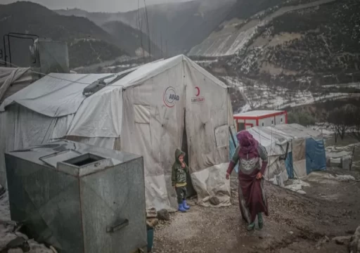 وفاة رضيعتين بمخيمات النازحين شمال غربي سوريا بسبب البرد القارس