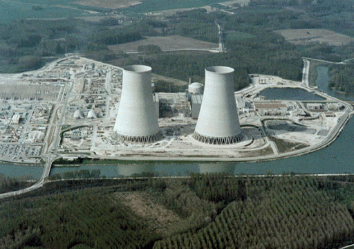 فرنسا تعتزم بناء ستة مفاعلات نووية لتحقيق الحياد الكربوني