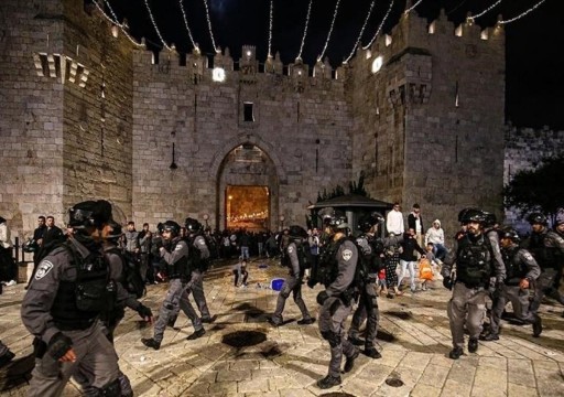 أدوا رقصات "استفزازية.. مستوطنون يهود يقتحمون منطقة "باب العامود" في مدينة القدس المحتلة