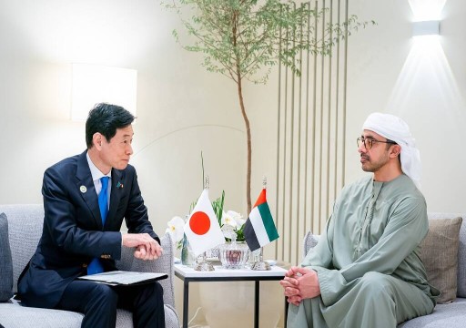 عبدالله بن زايد يبحث مع وزير الاقتصاد الياباني سبل تعزيز التعاون الاقتصادي والصناعي