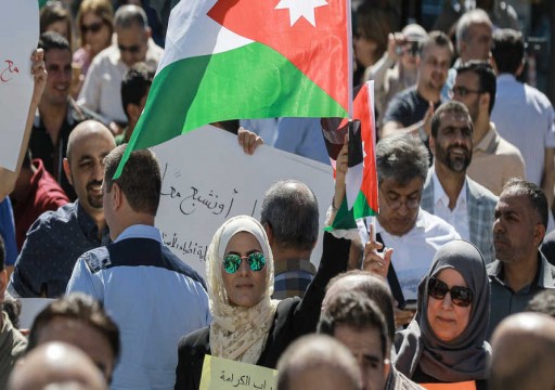 اعتقال أعضاء نقابة المعلمين في الأردن وإغلاق مقراتها لعامين