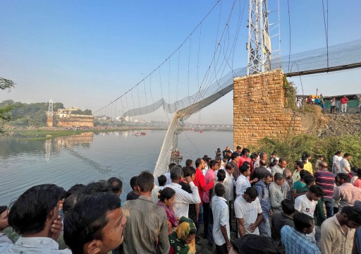 ارتفاع ضحايا انهيار جسر بالهند إلى أكثر من 130 قتيلاً