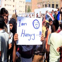 الحوثيون يمنعون يمنيين من الخروج بـ”ثورة جياع” في صنعاء