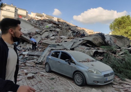 تركيا.. 12 قتيلاً ومئات الجرحى وانهيار مبانٍ إثر زلزال قوي بولاية إزمير