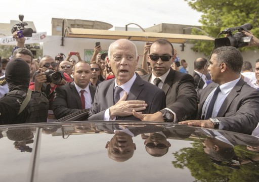 فوز ساحق للديمقراطية التونسية: قيس سعيد رئيساً بـ 77%