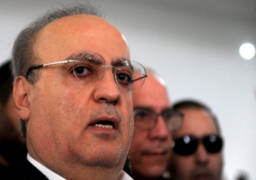 لبنان.. وزير سابق يستقوي بـ«حزب الله» على الدولة