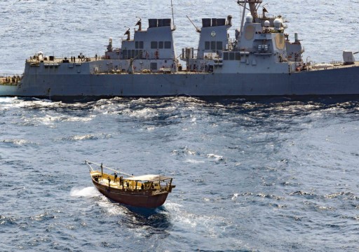 البحرية الأمريكية تضبط أسلحة مهربة قبالة الصومال