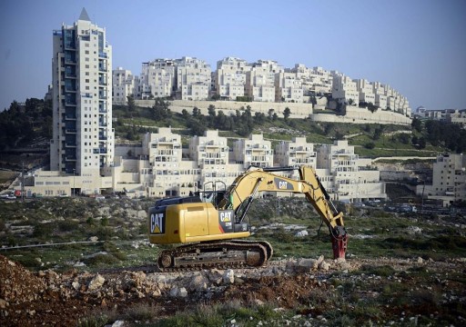 الاحتلال الإسرائيلي يعتزم منح آلاف تراخيص البناء بالضفة ما ينذر بانفجار الوضع