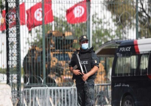 تونس.. أحكام عسكرية بسجن خمسة برلمانيين سابقين