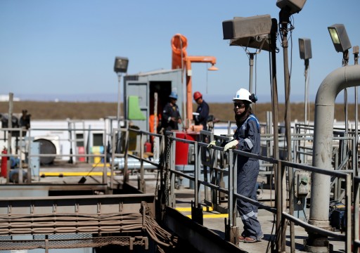 أسعار النفط تصعد وسط تعزيز جرعات ثالثة ضد كورونا