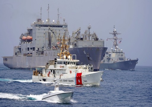 قوات بحرية غربية تحذر السفن في مضيق هرمز من نية إيران الاستيلاء عليها