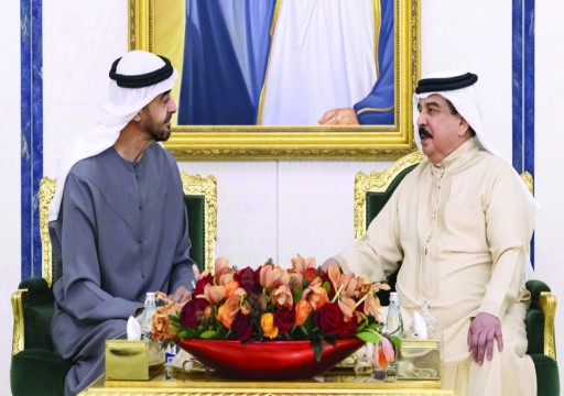 رئيس الدولة يبحث مع ملك البحرين العلاقات الثنائية