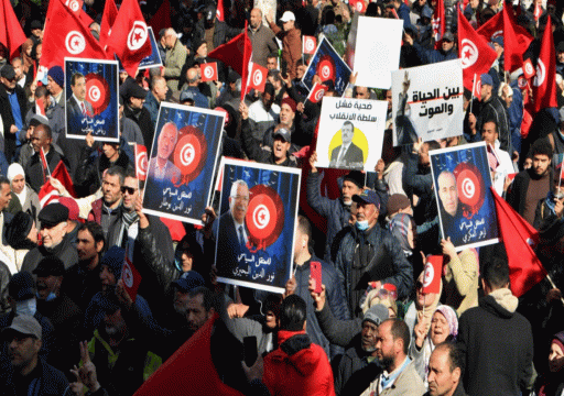 "العفو الدولية" تطالب تونس بإسقاط التهم عن معارضين معتقلين