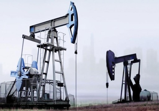 أسعار النفط تتحرك في نطاق ضيق ترقبا لبيانات أمريكية