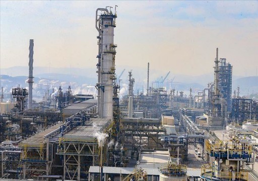 بلومبيرغ: انهيار أسعار النفط يمهد لتآكل احتياطات الخليج المالية