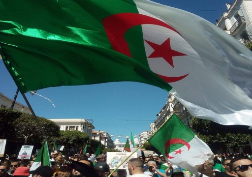 الجزائر.. تواصل المظاهرات المطالبة برحيل رموز نظام بوتفليقة