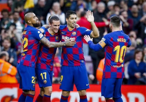 إسبانيول يشعل قمة الدوري الإسباني بتعادله مع برشلونة