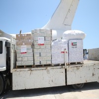 وصول أول طائرة إغاثة إماراتية إلى سقطرى تحمل 40 طناً من المساعدات