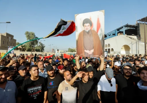 أنصار التيار الصدري يعاودون التظاهر في بغداد وسط أزمة سياسية