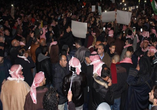 احتجاجات شعبية جديدة بالأردن ضد زيادة ضريبة الدخل