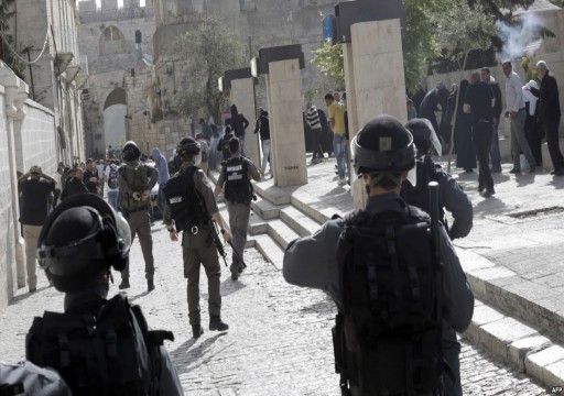 اشتباكات في المسجد الأقصى بين مصلين فلسطينيين وشرطة الاحتلال