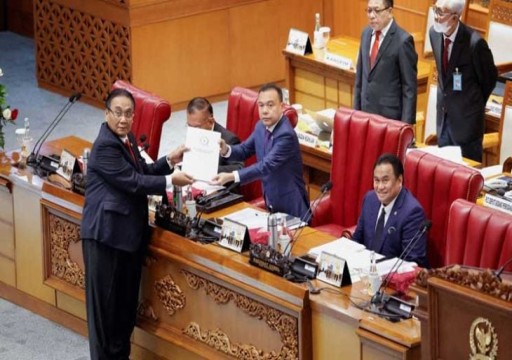 البرلمان الإندونيسي يقر قانونا يجرم الجنس خارج إطار الزواج