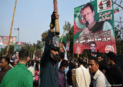 القضاء الباكستاني يسقط مذكرة التوقيف بحق عمران خان