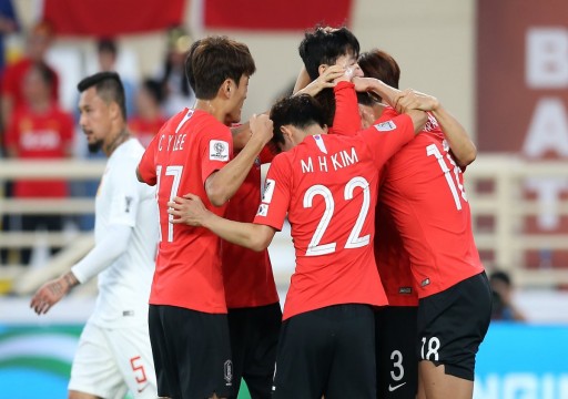 كوريا الجنوبية تهزم الصين وتعتلي قمة مجموعتها بكأس آسيا19