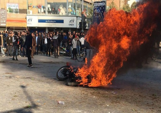 إيران تصف المحتجين بـ "المرتزقة" وتتوعد بمعاقبتهم