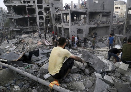 شهداء وجرحى بغارات إسرائيلية استهدفت منازل ومدرسة ومستشفى بخان يونس جنوب غزة