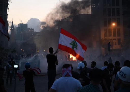 أمريكا تقول إنها تدعم حق اللبنانيين في "الاحتجاجات".. وبيروت تنفي تسلم أي مساعدات