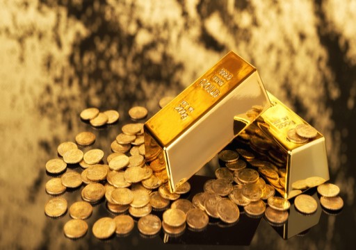 الذهب يسجل أكبر تراجع سنوي منذ 2015 بنحو 4%