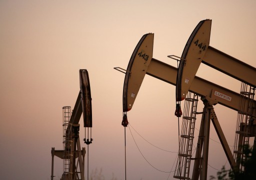 تراجع أسعار النفط على خلفية ارتفاع مخزون الخام الأمريكي