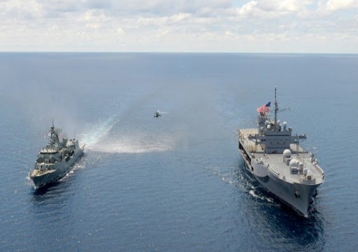 الجيش الأمريكي يعلن تفشي كورونا على متن سفينتين حربيتين في مياه الخليج