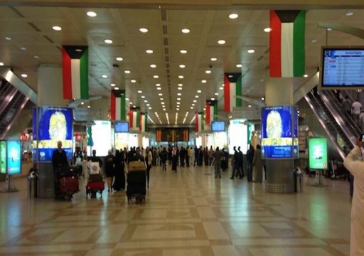 الكويت وعُمان تعلنان تعليق الطيران وإغلاق المنافذ الحدودية