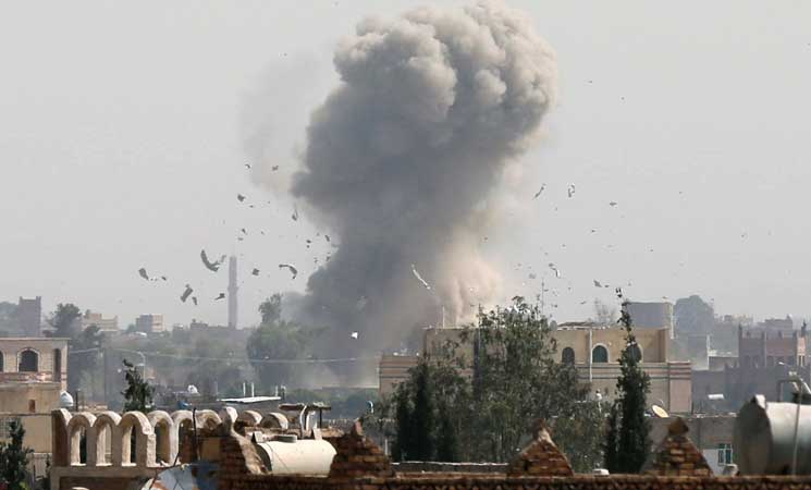 انفجارات عنيفة في صنعاء جراء غارات لمقاتلات التحالف العربي