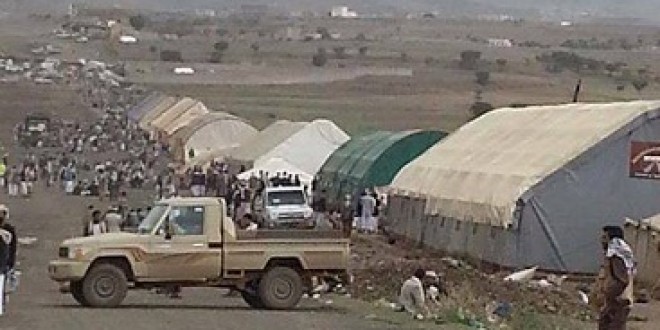 طيران الإمارات توقف رحلاتها إلى صنعاء بسبب مخيمات الحوثيين المسلحة