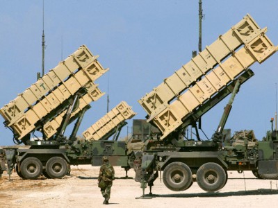 الإمارات تشتري صواريخ وقاذفات أمريكية
