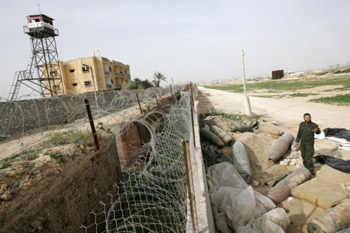 مصر تزيد عمق المنطقة العازلة على حدود غزة إلى كيلومتر