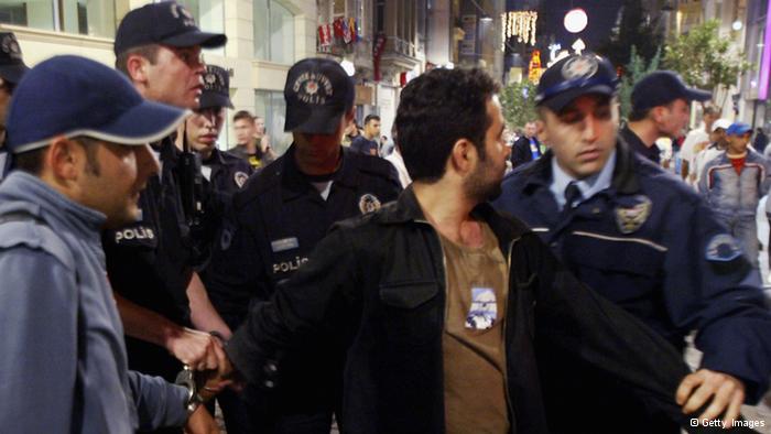 تواصل الحملة.. اعتقال 30 شرطيا بقضية التجسس على أردوغان
