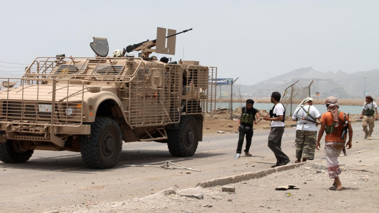 المقاومة اليمنية تحاصر متمردين حوثيين قرب باب المندب