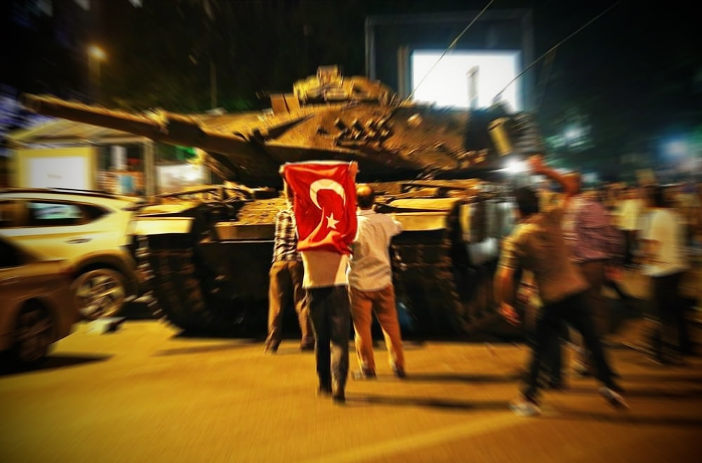 «ميدل إيست آي» تتساءل: هل يحدث في تركيا انقلاب آخر قريبًا؟