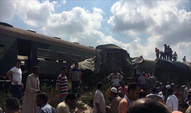 عشرات القتلى والجرحى بتصادم قطارين في مصر