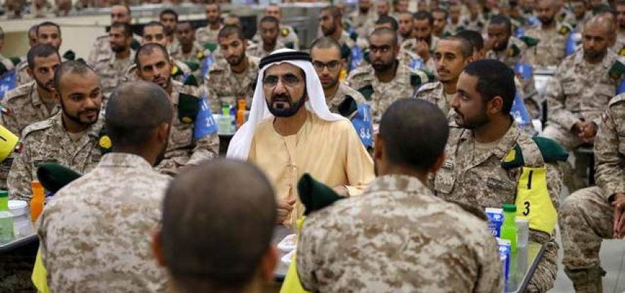 محمد بن راشد يشارك مجندي "الخدمة الوطنية" الإفطار