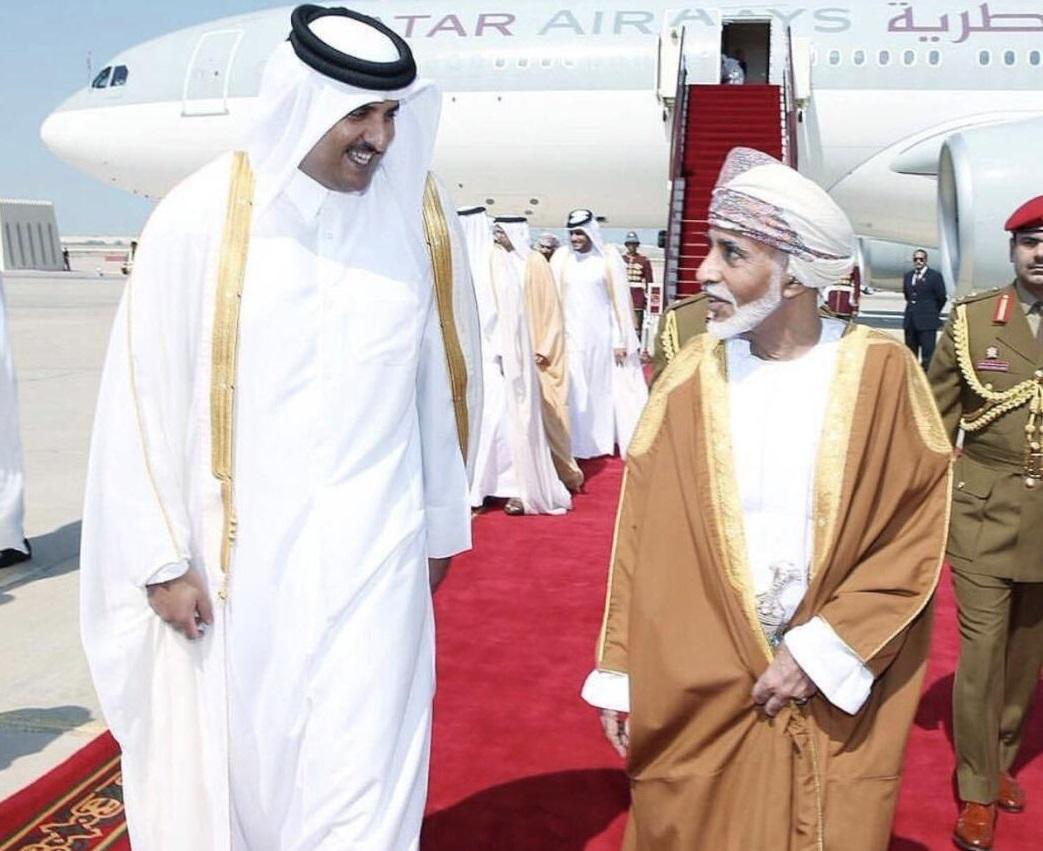 أمير قطر يجري أول زيارة إلى مسقط بعد الأزمة الخليجية